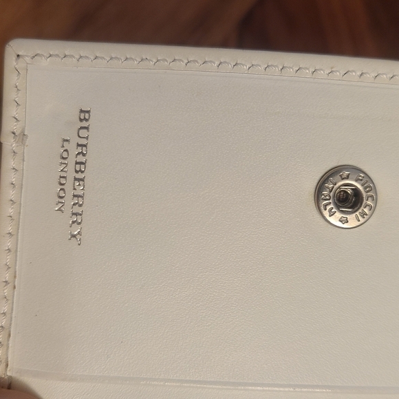 RARE Burberry Kiss Lock Bifold Wallet White Pink Plaid Vintage Authentic - Picture 4 of 8